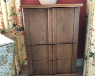 American of Martinsville 3 drawer chest, beige vase,