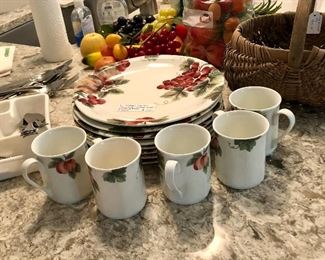 Doulton Everyday set: 8 Dinner plates, 5 cups 'Vintage Grape'