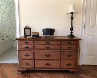 Young Hinkle Furniture Co dresser and it does have matching mirror (next picture)