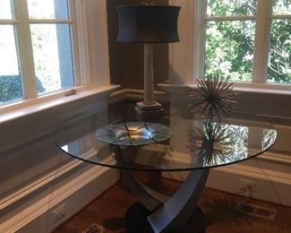 Kitchen/dining or center-halltable