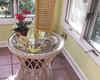 Pretty white wicker side table