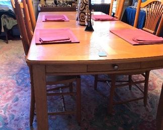 Dining Table w/ 4 chairs 2 drawers