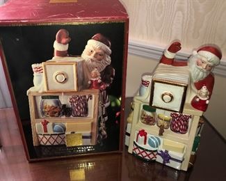 LENOX MUSICAL COOKIE JAR
