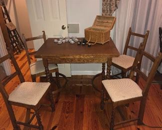 ANTIQUE EXTENDING DINING SET
