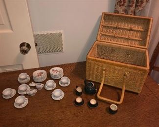 CHILDREN'S TEA SETS