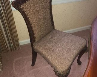 ANTIQUE SIDE CHAIR