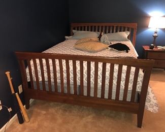 ETHAN ALLEN QUEEN SIZE BED
