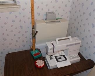 Pfaff Hobbymatic sewing machine with work table