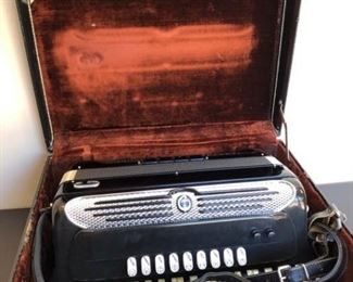 Vintage Giulietti Accordion https://ctbids.com/#!/description/share/263212