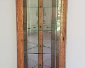 Howard Miller Oak Curio Cabinet https://ctbids.com/#!/description/share/263225