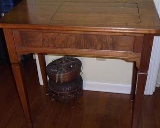 Mid century empire style oak sewing cabinet w/machine