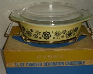 Vintage RARE yellow w/flowers and cradle  Pyrex 2 qt casserole w/lid in original box - no chips or cracks