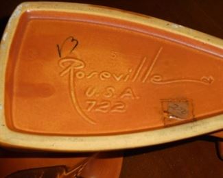 Vintage 'Roseville USA' 722 brown horn of plenty vase - no chips or cracks