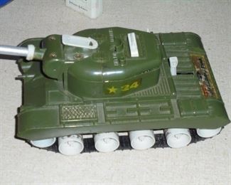 Vintage 1965 'Bulldog Light Tank' w/8 man combat team complete w/original box