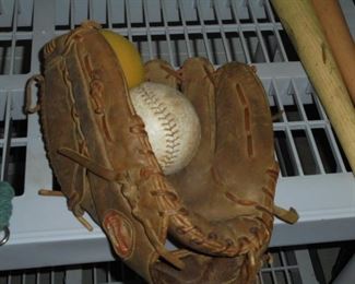 Vintage Spalding American/National baseball glove