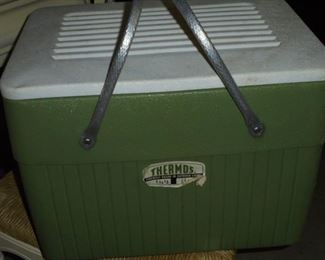 Avocado green  Thermos ice chest w/ orig. box - aluminum handles not bent 