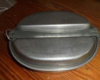 Complete US mess kit w/1 fork & 2 spoons  US - EA Co. 1945