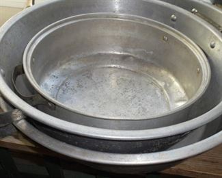 3 antique aluminum wash pans all w/handles