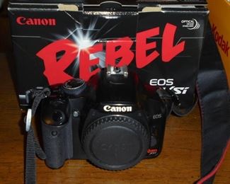 Kodak Easy Rebel XSi w/Canon EF 75-300 mm zoom lens w/3 docking stations