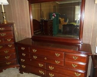 6 piece king bedroom suite: All matching cherry wood   Dresser w/10 drawers & mirror