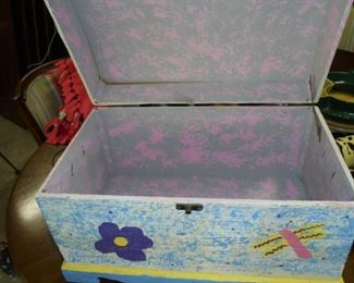 Small girls toy box