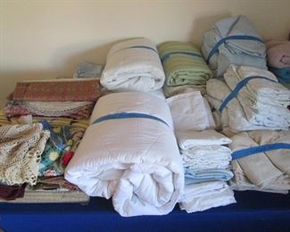 Linen: Queen Bedding, Blankets, Quilts, Bed Pillows, Bath, Table, Doilies,
