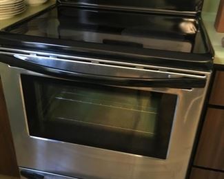 Like NEW Glass Topped, Electric Oven and Range