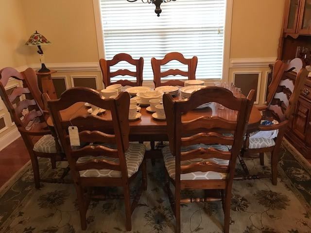 Estate Sale Table  Chairs