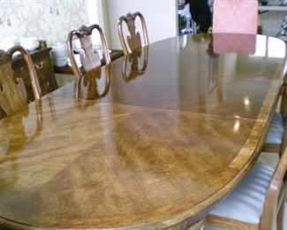 Amazing Thomasville "Mahogany Collection" Dining room table and chairs. Comes with two leaves (shown in place) and custom table pads, two end chairs and six side chairs