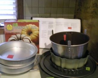 Tons of baking vessels