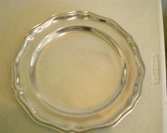 One of 8 Wilton Armetale dinner plates/chargers