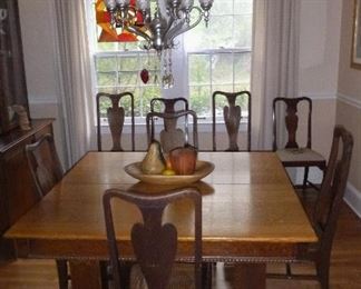 Beautiful Antique Dining Table w/8 Chairs