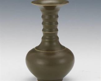 Chinese Ming Dynasty Style Teadust Vase, Apocryphal Wanli Marks, ca. Late Qing Dynasty