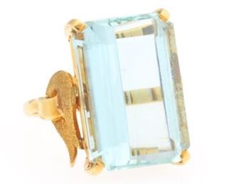 Ladies Gold and 20 ct Aquamarine Ring 