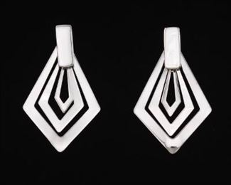 Ladies Gold ThreeTiered Lozenge Dangle Pair of Earrings 