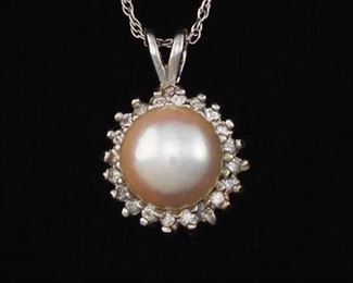 Ladies Gold, Pearl and Diamond Pendant on Chain 