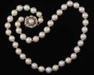 Ladies Gold, Pearl and Diamond Single Strand Necklace 