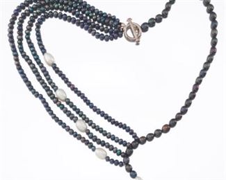 Ladies Pearl Necklace 