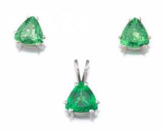 Ladies Tsavorite Garnet and Gold Earrings and Pendant Set 