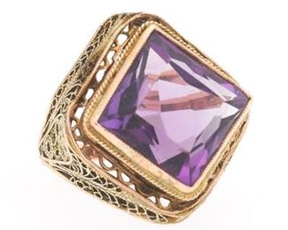 Ladies Victorian Gold and Amethyst Filigree Ring 
