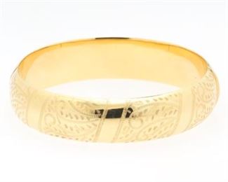 Ladies Vintage Italian Gold Bangle 