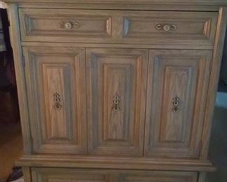 dresser cabinet 