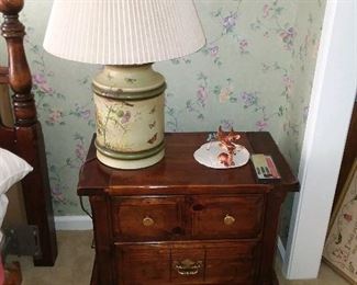 nightstand and table lamps 