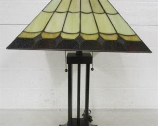 Arts & Crafts style leaded stained glass table lamp