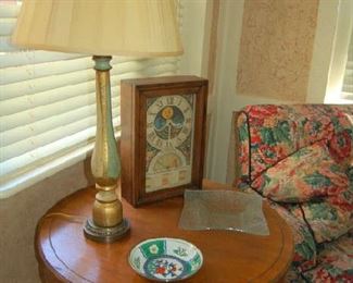 Planter's clock on round table