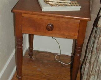 One-Drawer bedside table