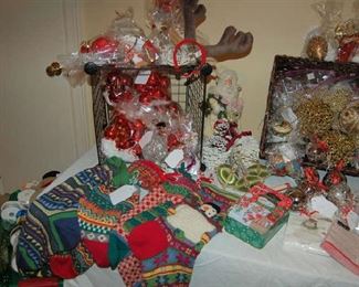 A room full of holiday decorations
