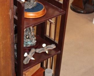 Small shelves, eagle statues