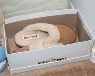 Minnetonka new slippers in box