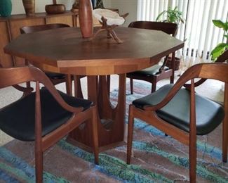 Mid Century Modern Dining Table & Chairs